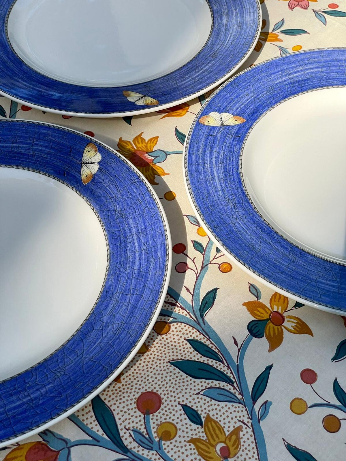 4 grandes assiettes plates papillon Wedgwood