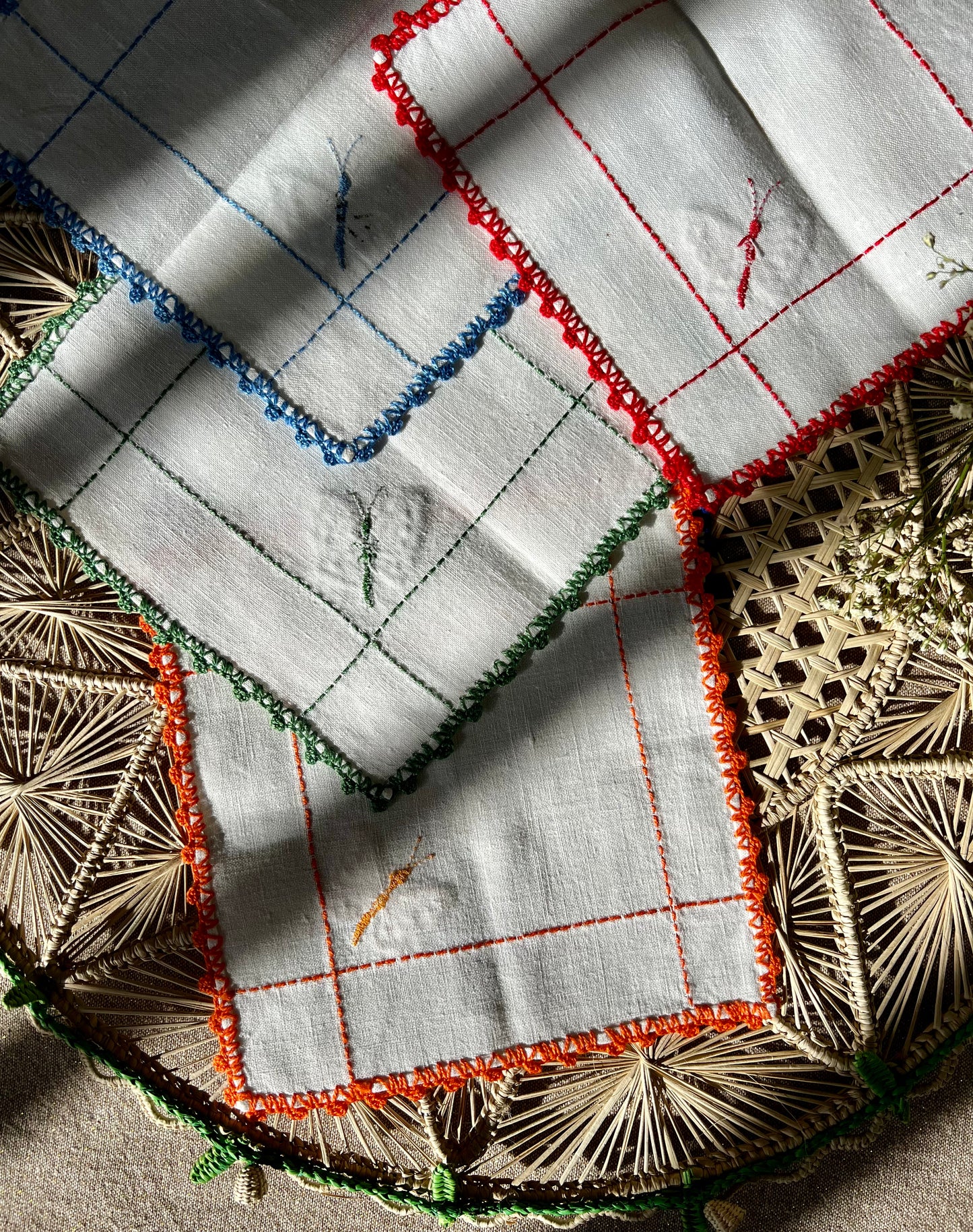 6 petites serviettes papillons brodées mains