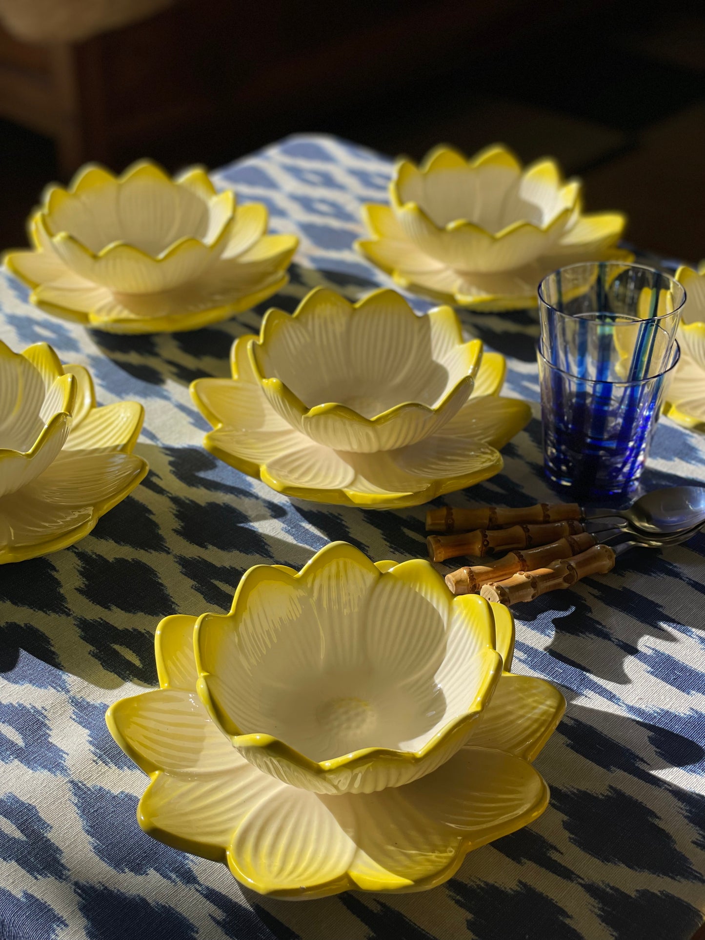 6 coupelles et 6 assiettes nénuphars jaune