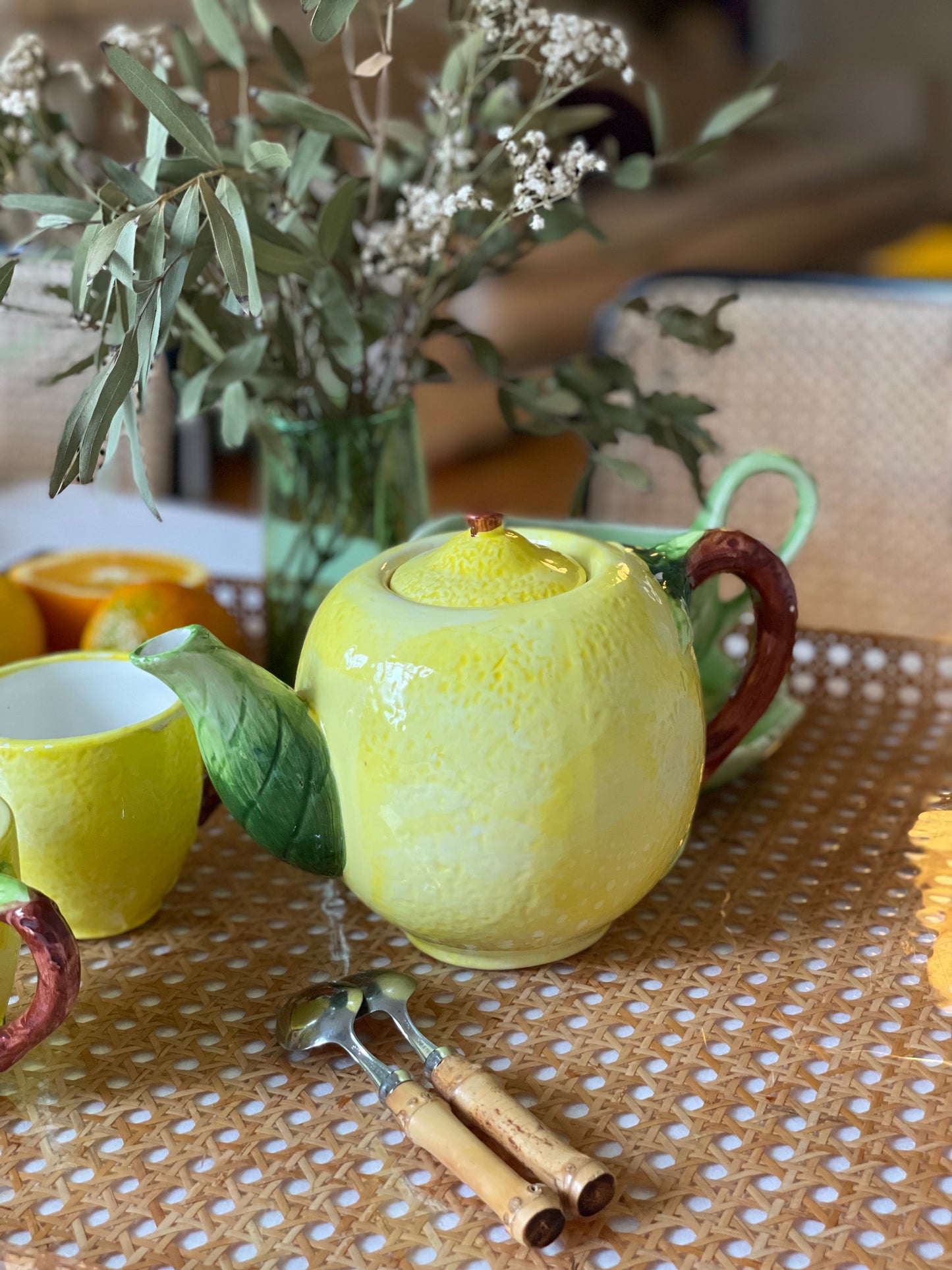 1 théière et 2 tasses citron