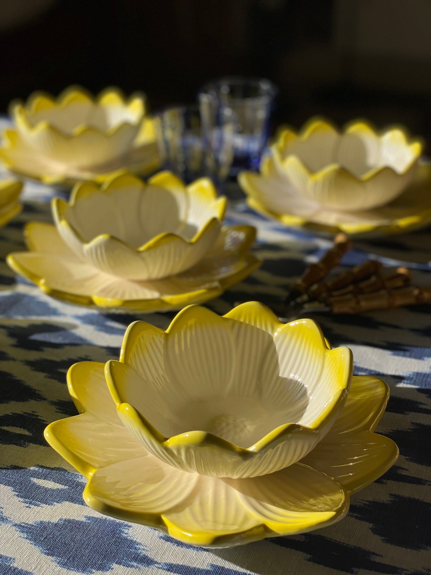 6 coupelles et 6 assiettes nénuphars jaune