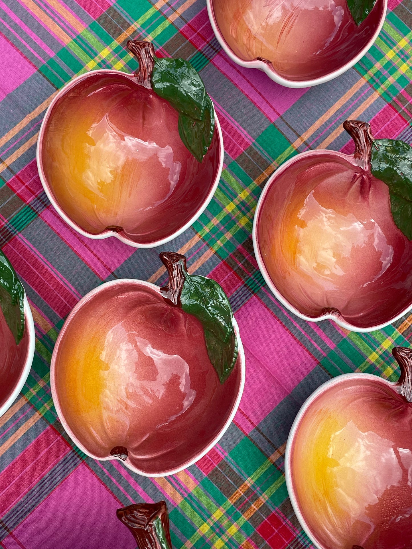 8 coupelles et un grand saladier pommes