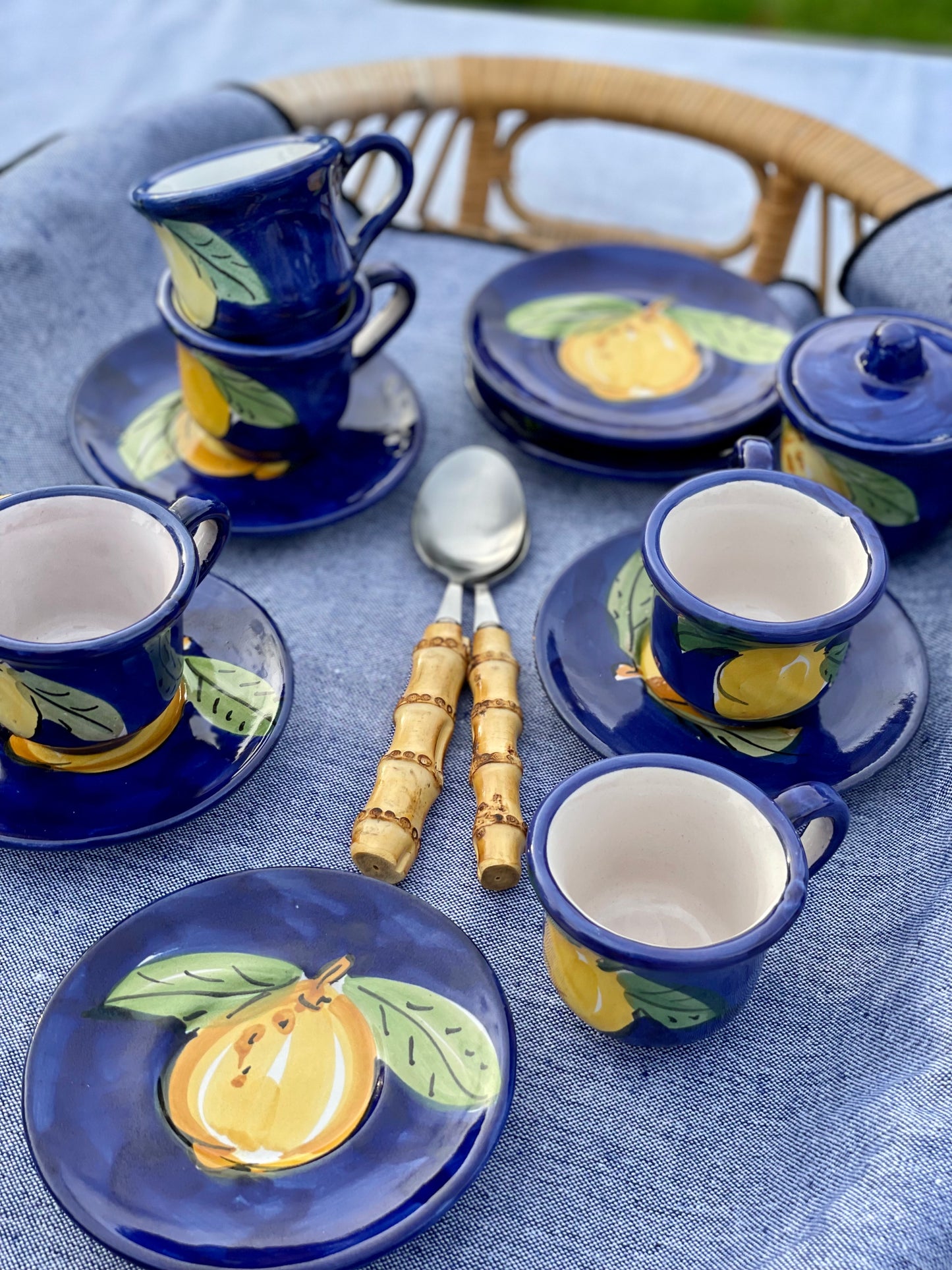 Ensemble 5 tasses à café, 6 sous tasses et 1 sucrier citrons