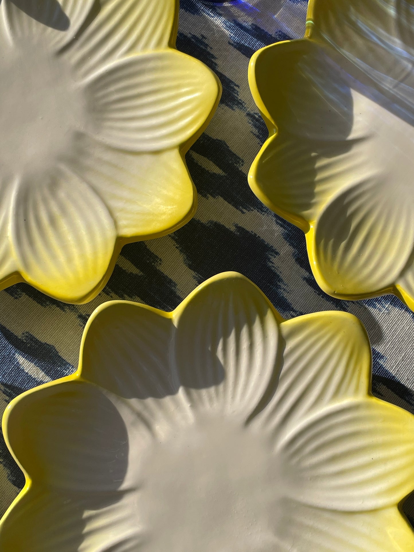 6 coupelles et 6 assiettes nénuphars jaune
