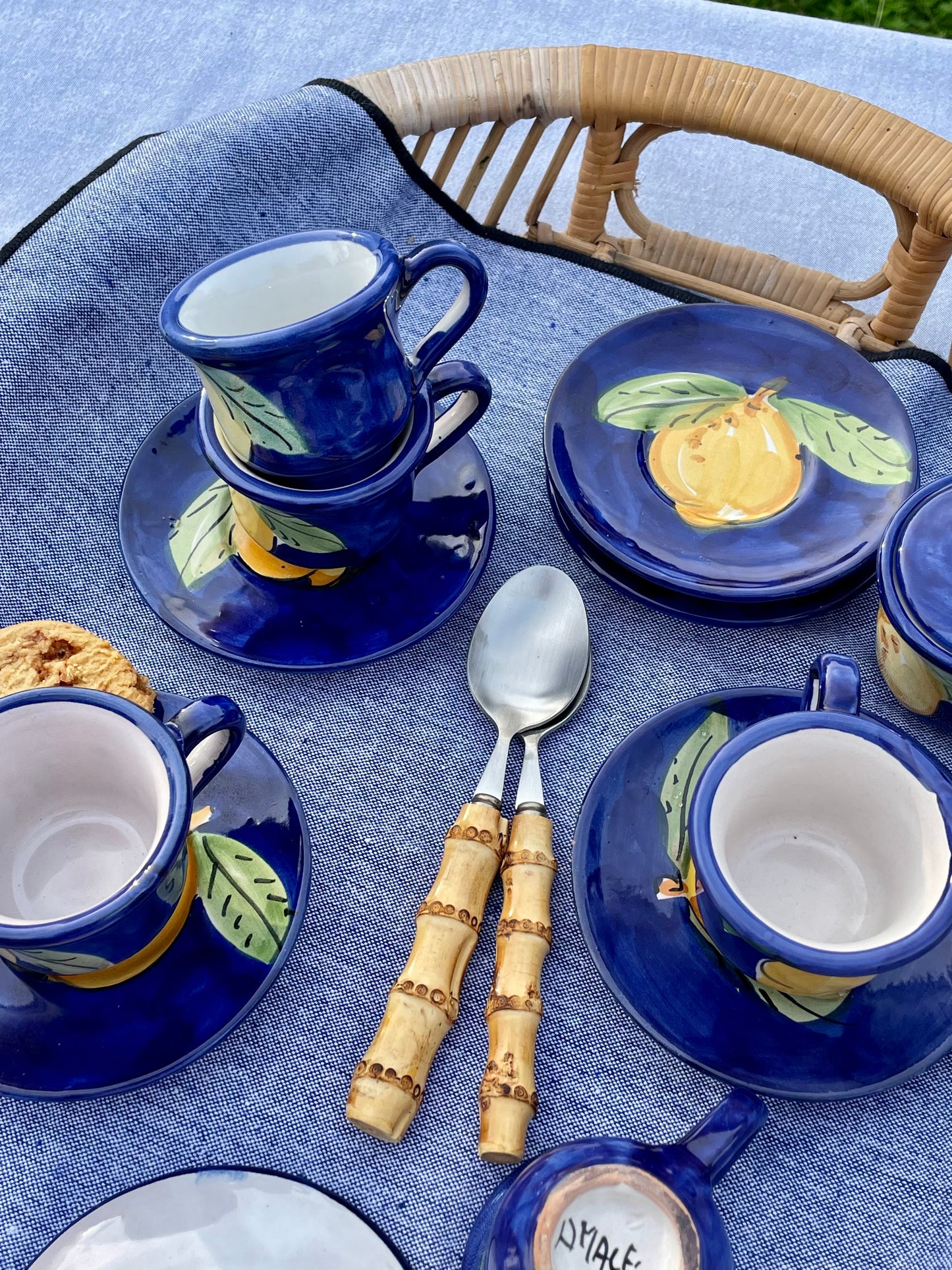 Ensemble 5 tasses à café, 6 sous tasses et 1 sucrier citrons