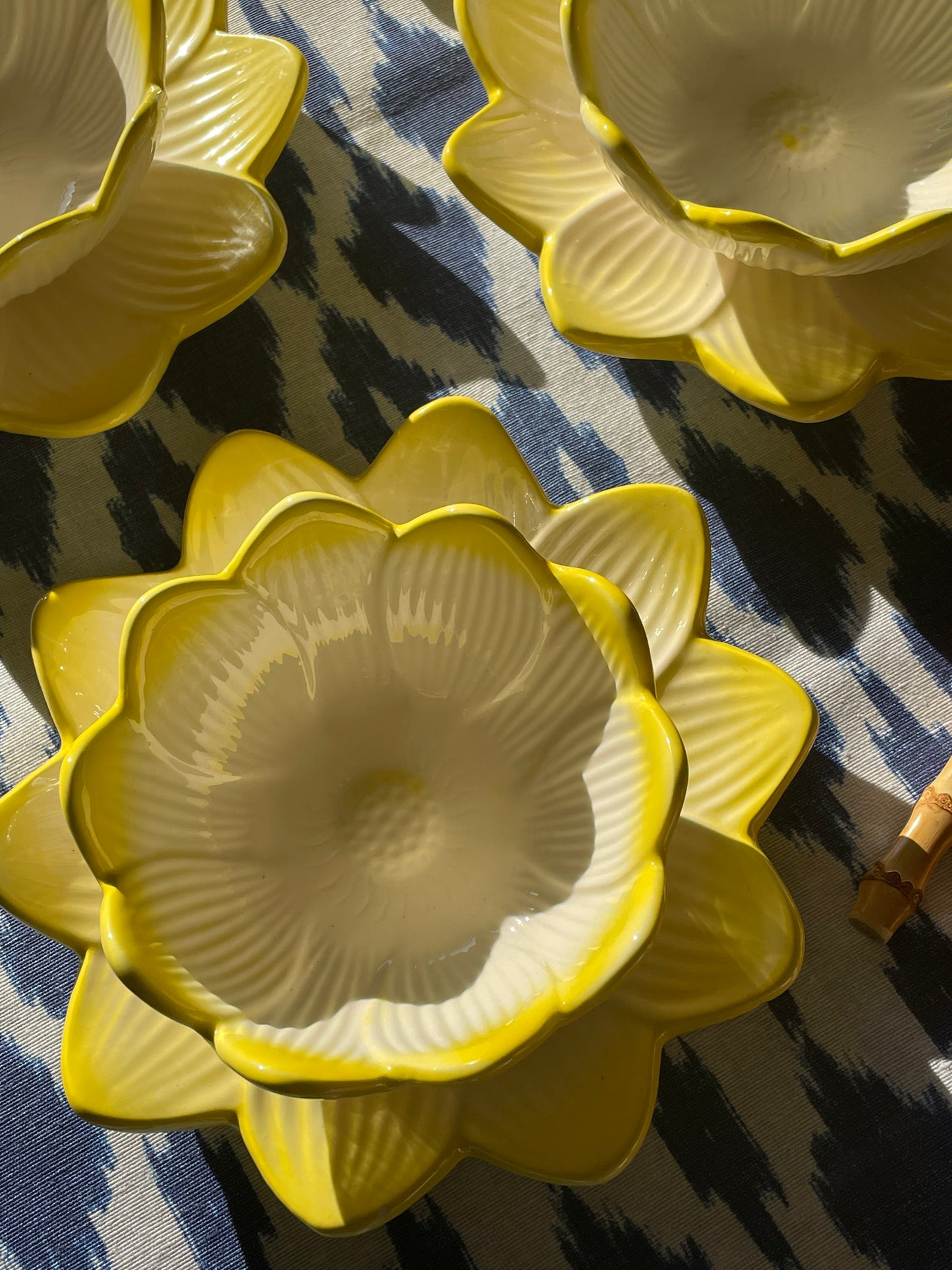 6 coupelles et 6 assiettes nénuphars jaune