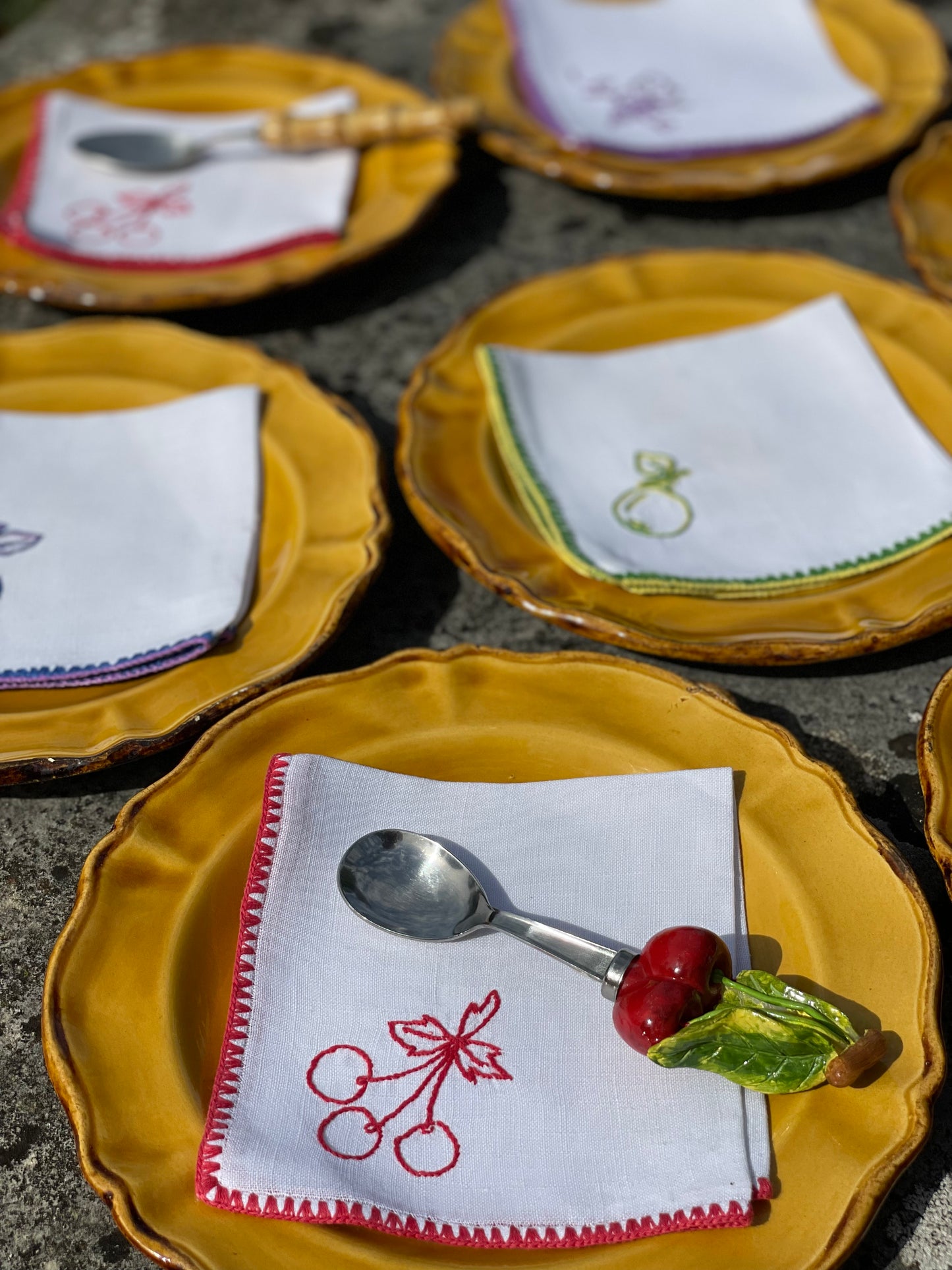 9 assiettes à dessert provençales