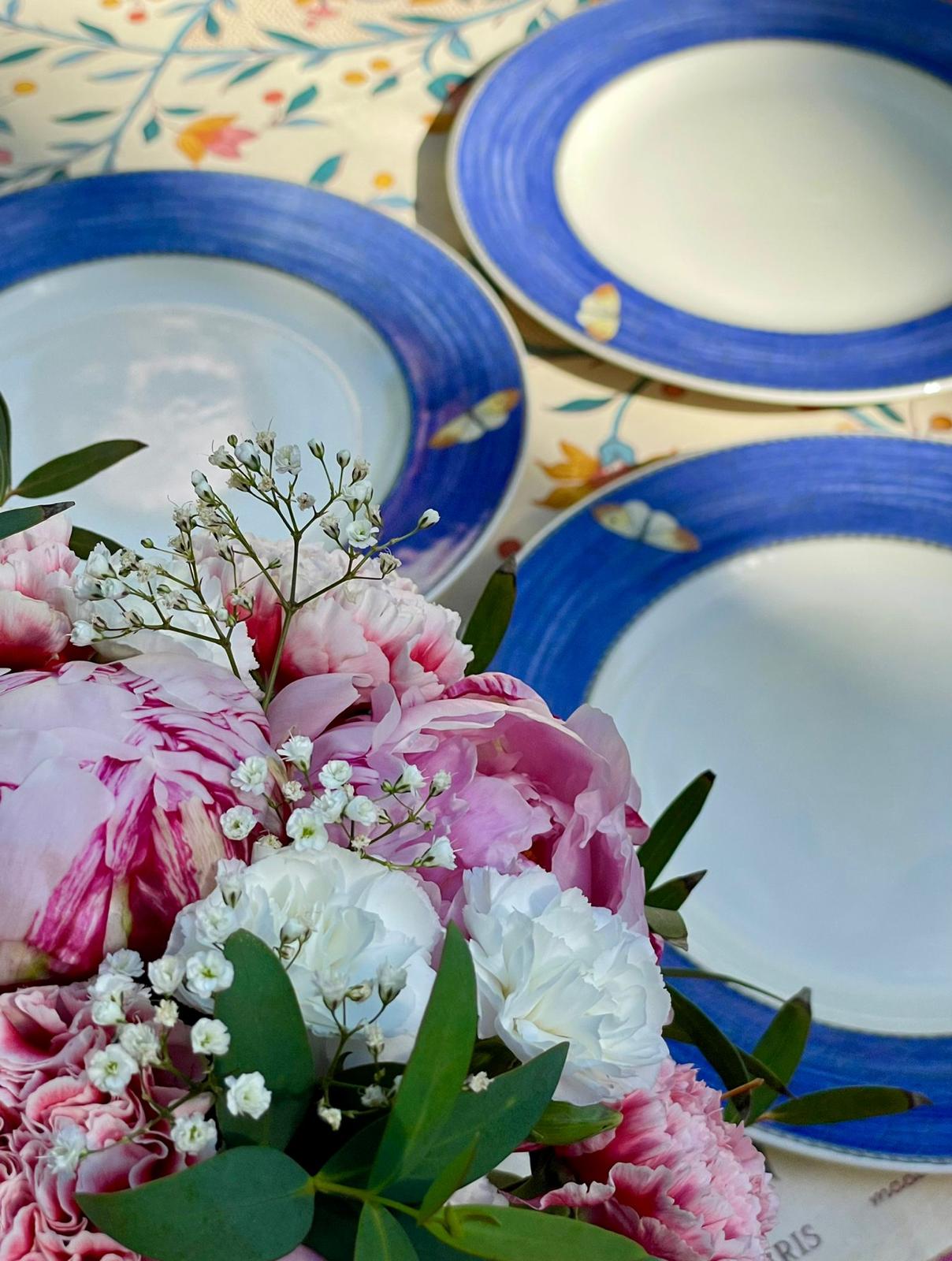 4 grandes assiettes plates papillon Wedgwood