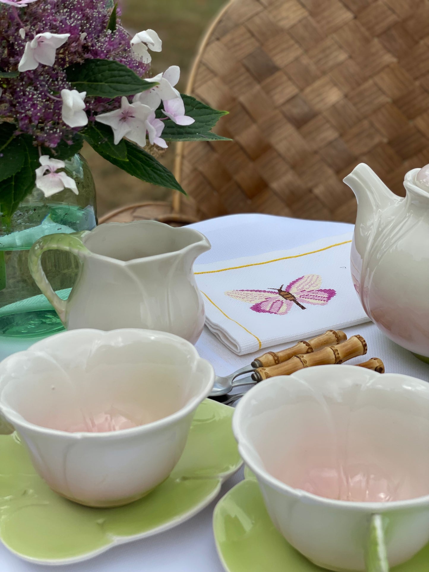 Ensemble petit déjeuner fleurs