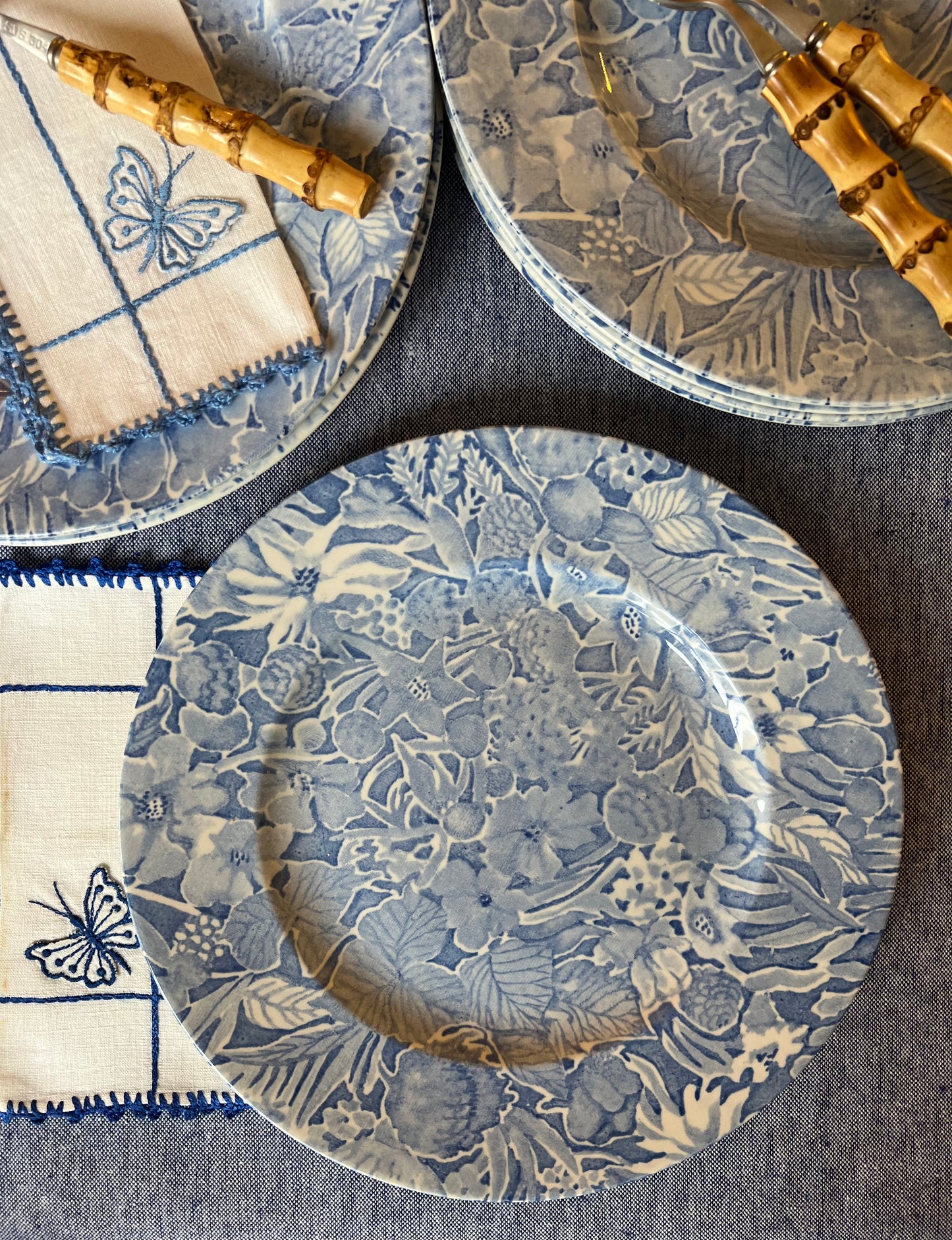8 assiettes à dessert bleues fleurs