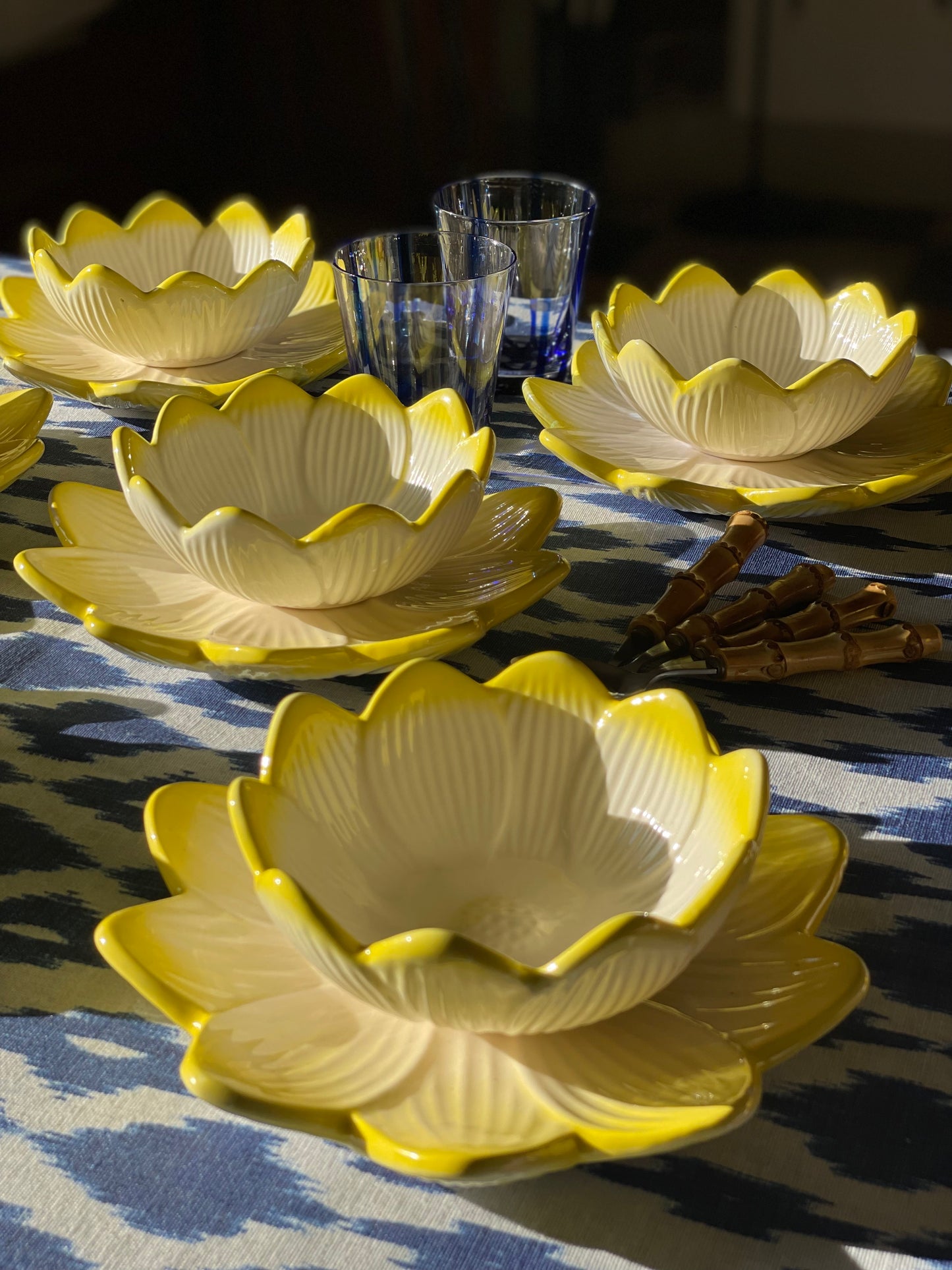 6 coupelles et 6 assiettes nénuphars jaune