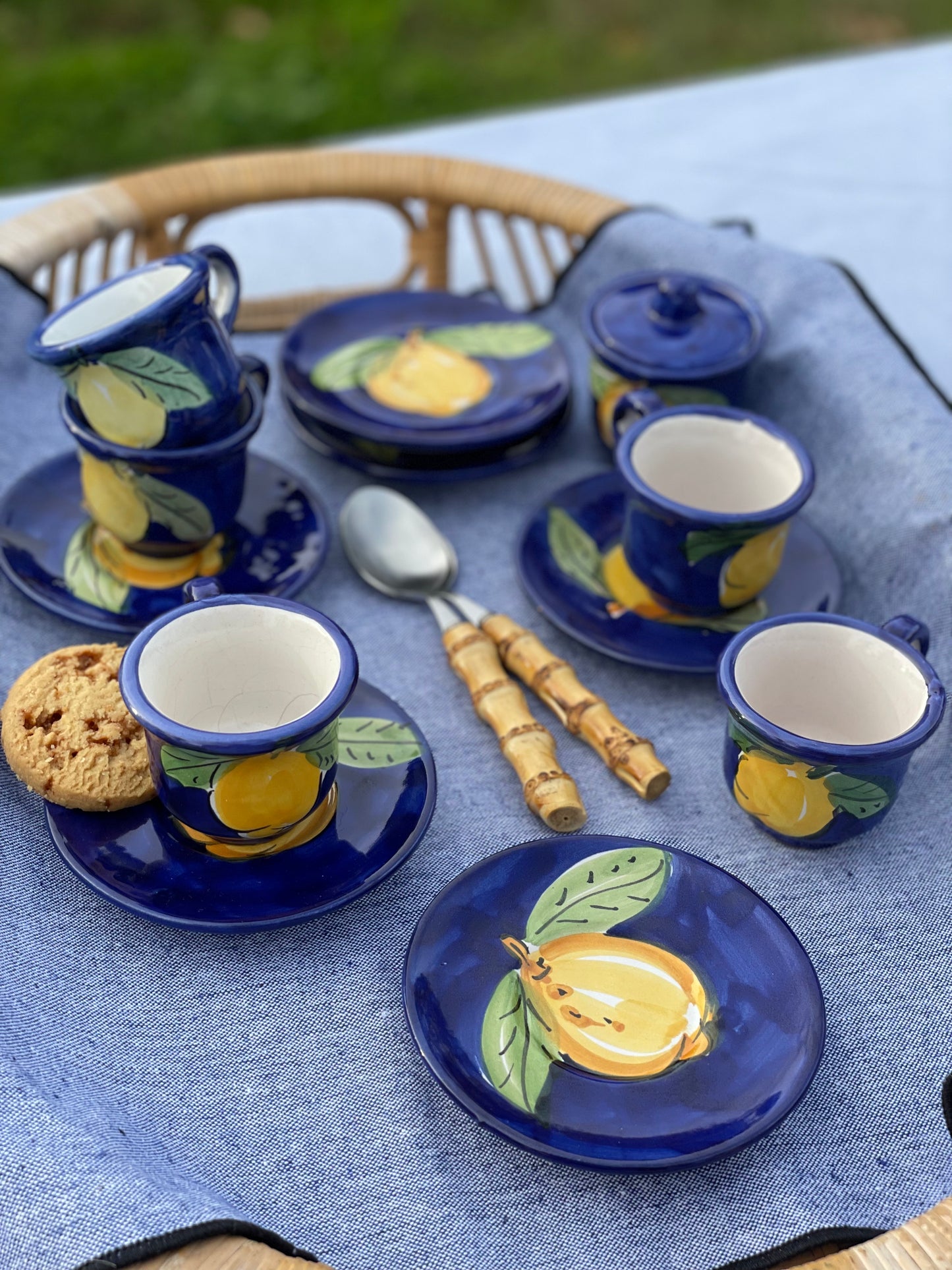 Ensemble 5 tasses à café, 6 sous tasses et 1 sucrier citrons