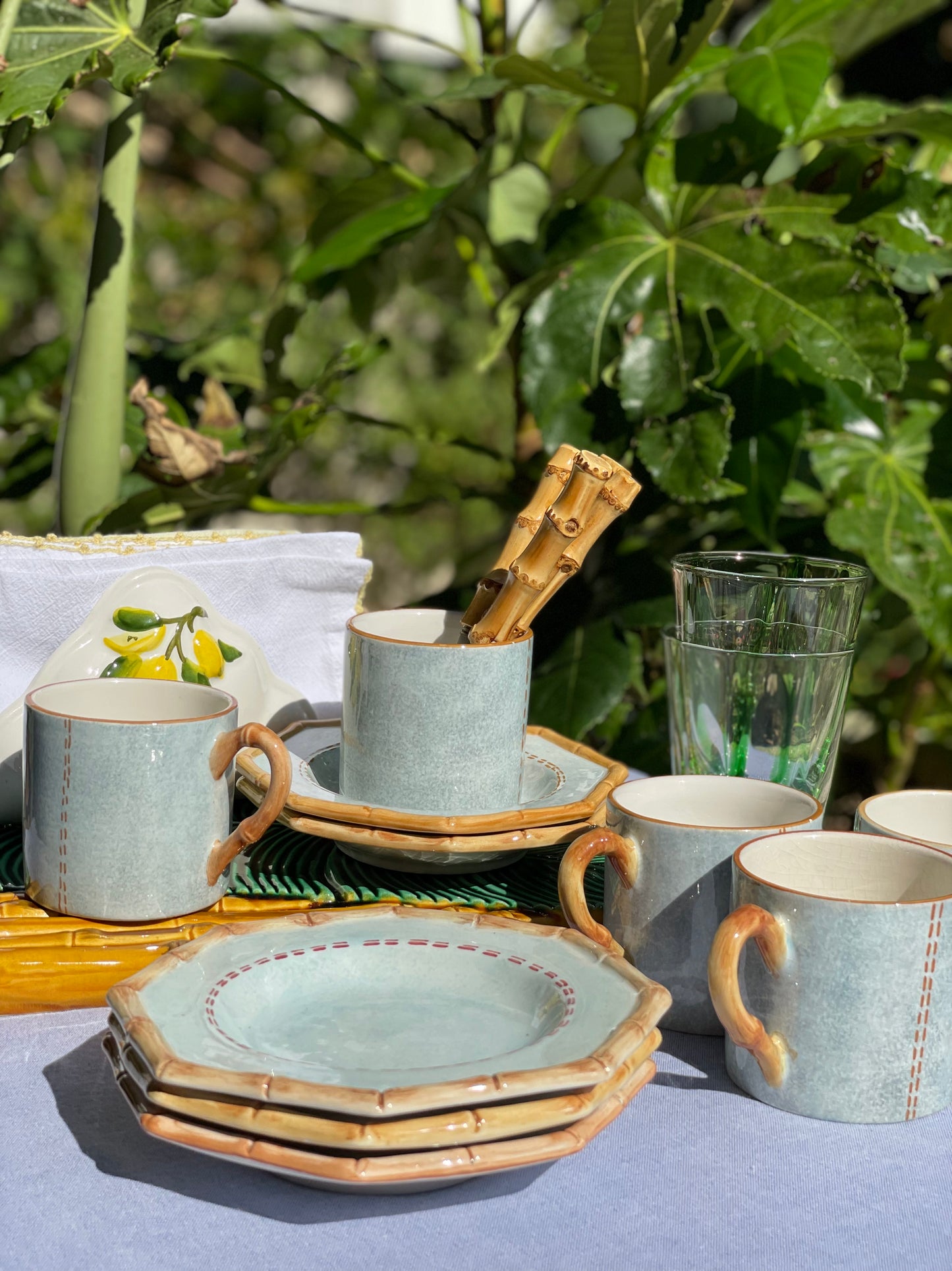 5 tasses et 5 sous-tasses bambou