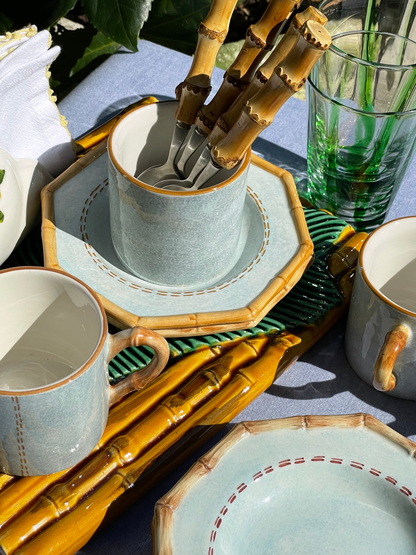 5 tasses et 5 sous-tasses bambou