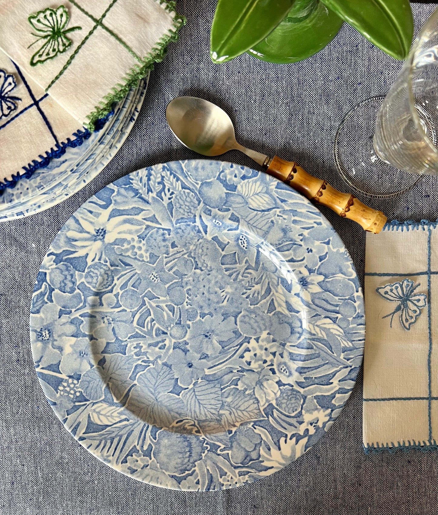 8 assiettes à dessert bleues fleurs