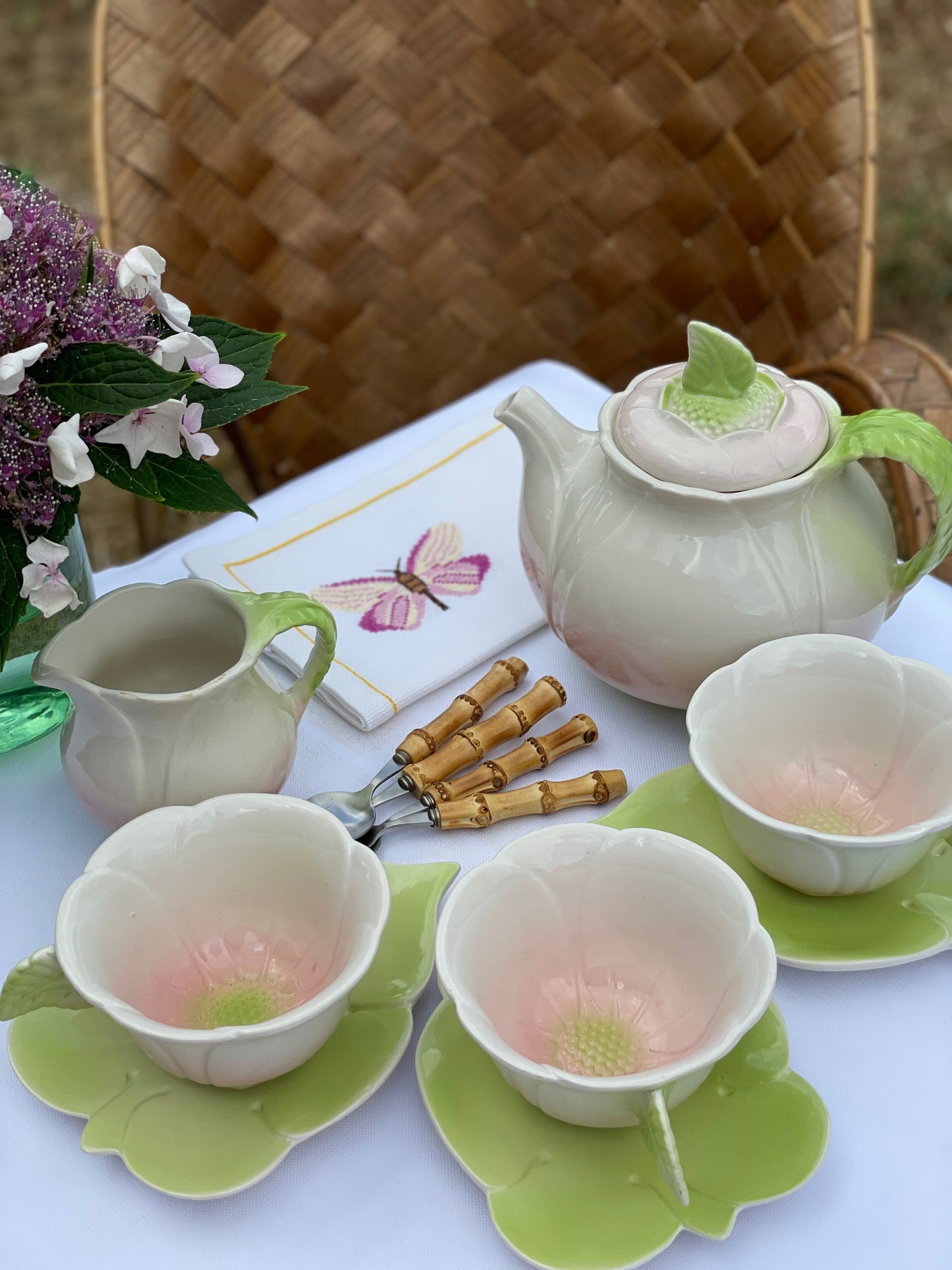 Ensemble petit déjeuner fleurs