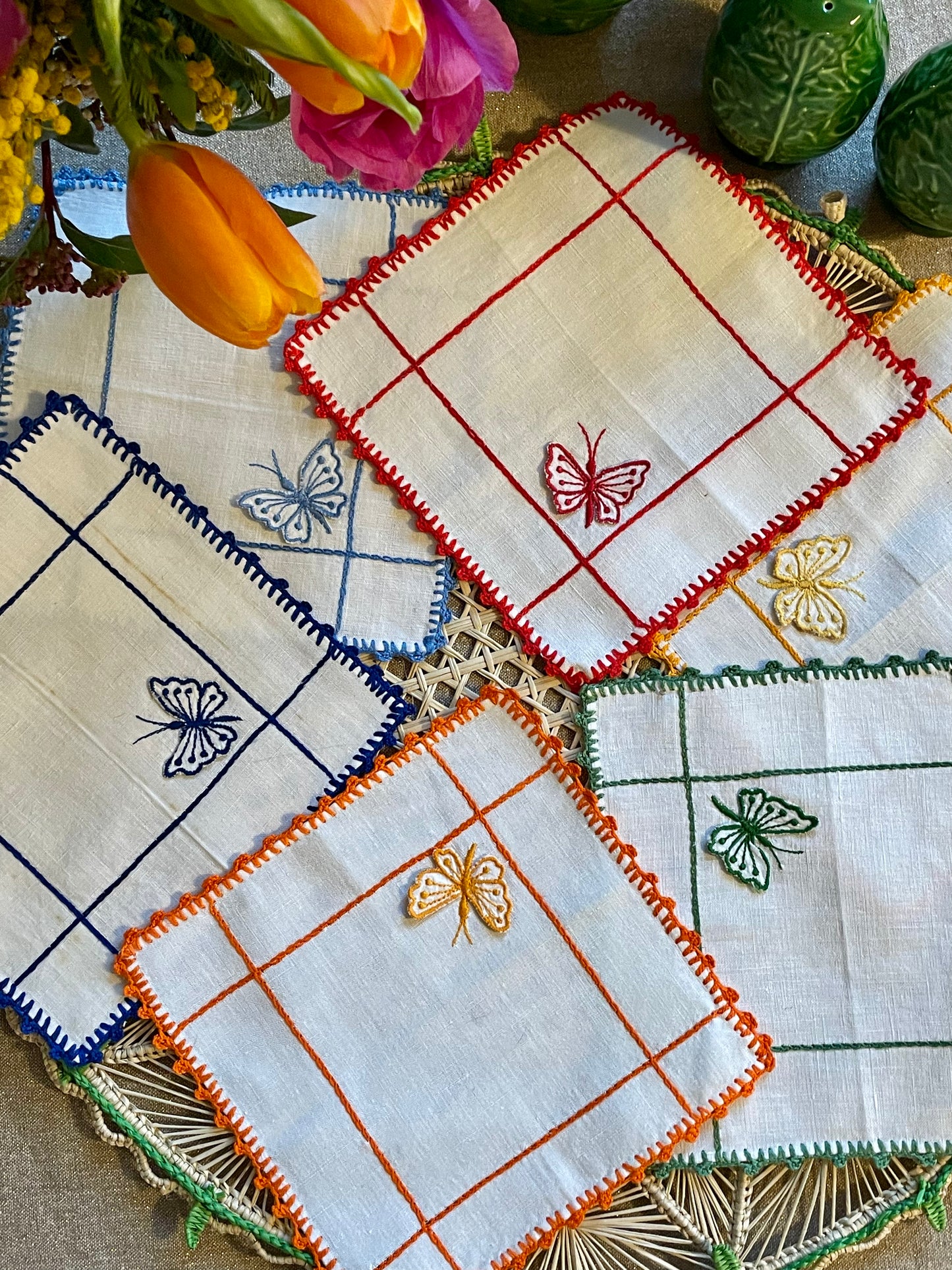 6 petites serviettes papillons brodées mains