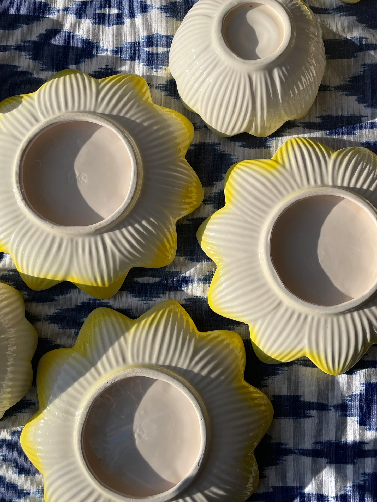 6 coupelles et 6 assiettes nénuphars jaune