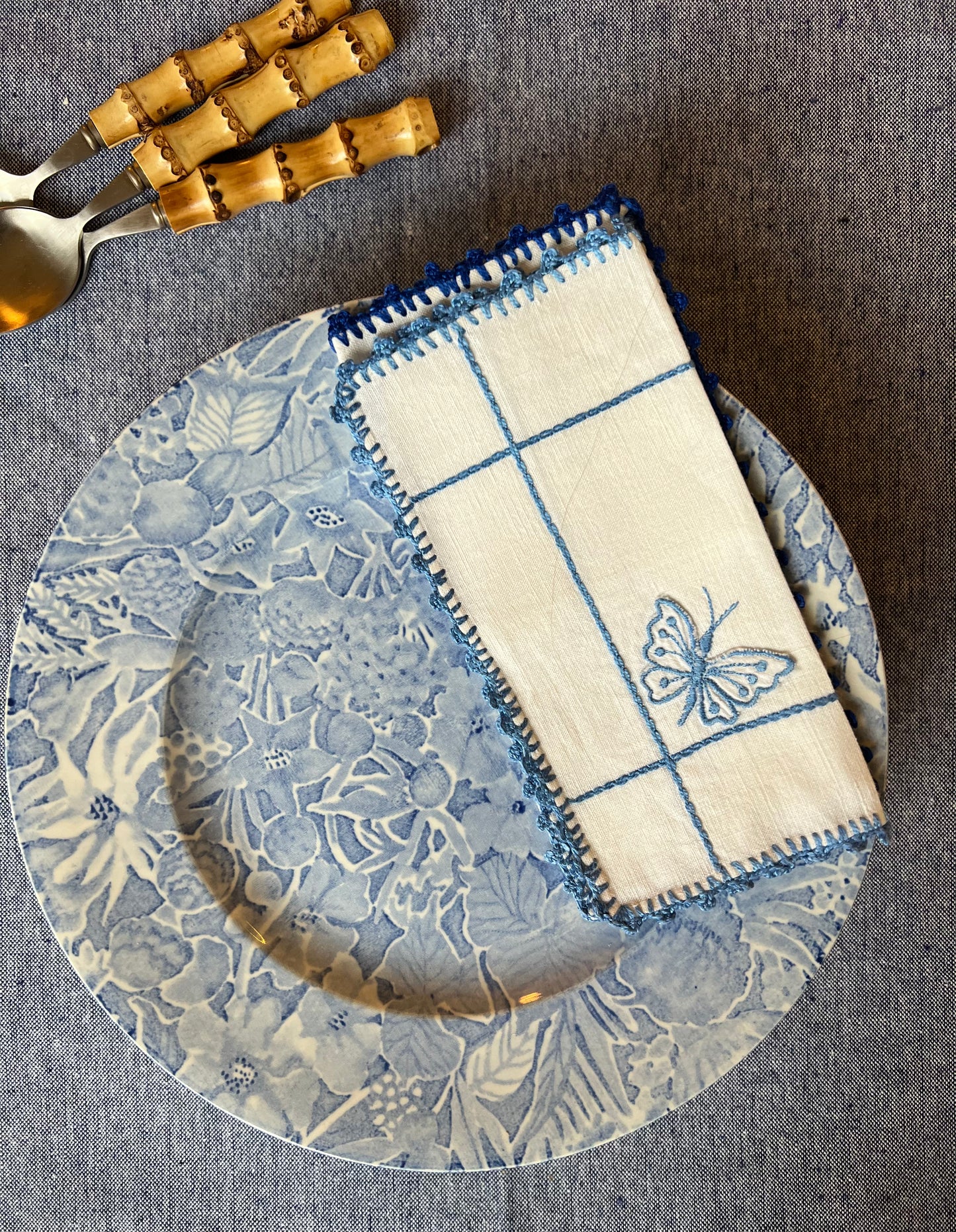 8 assiettes à dessert bleues fleurs