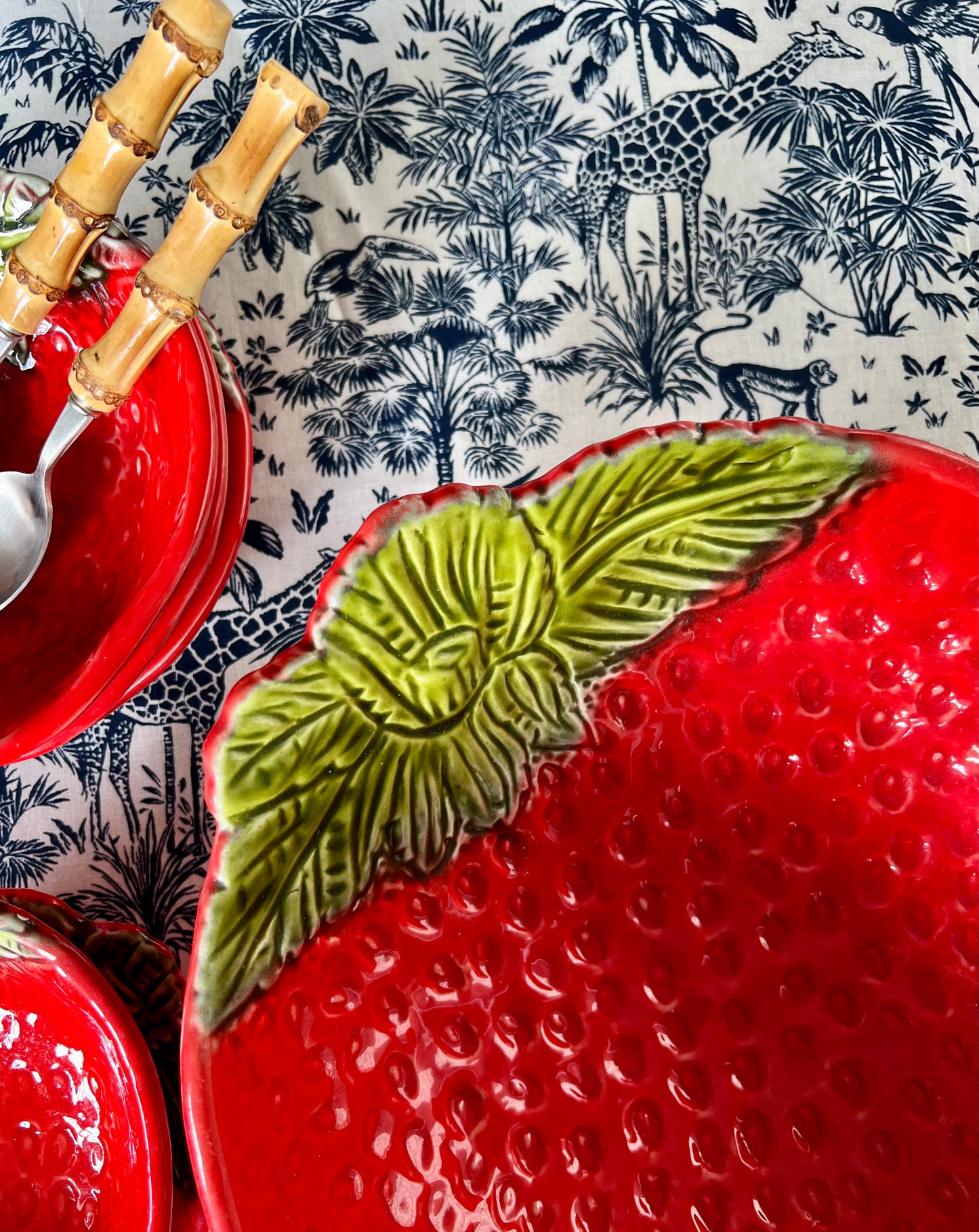Ensemble 1 saladier et 5 coupelles fraises