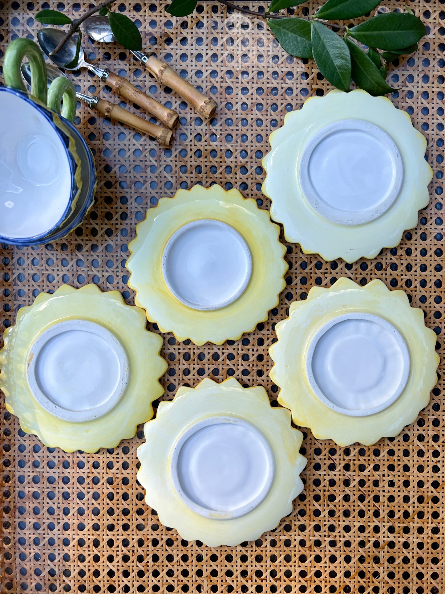 2 tasses à thé et 3 sous tasses tournesols