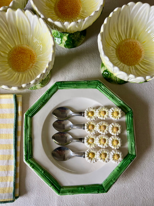 4 coupelles marguerite et cuillères