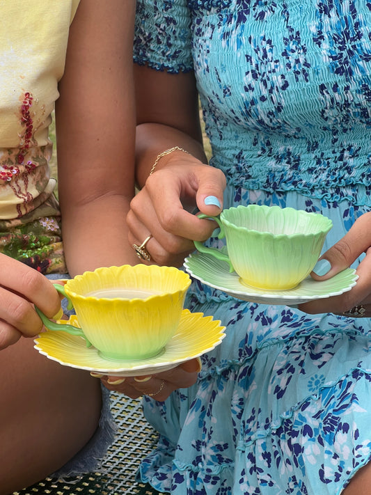 6 tasses et sous-tasses fleurs