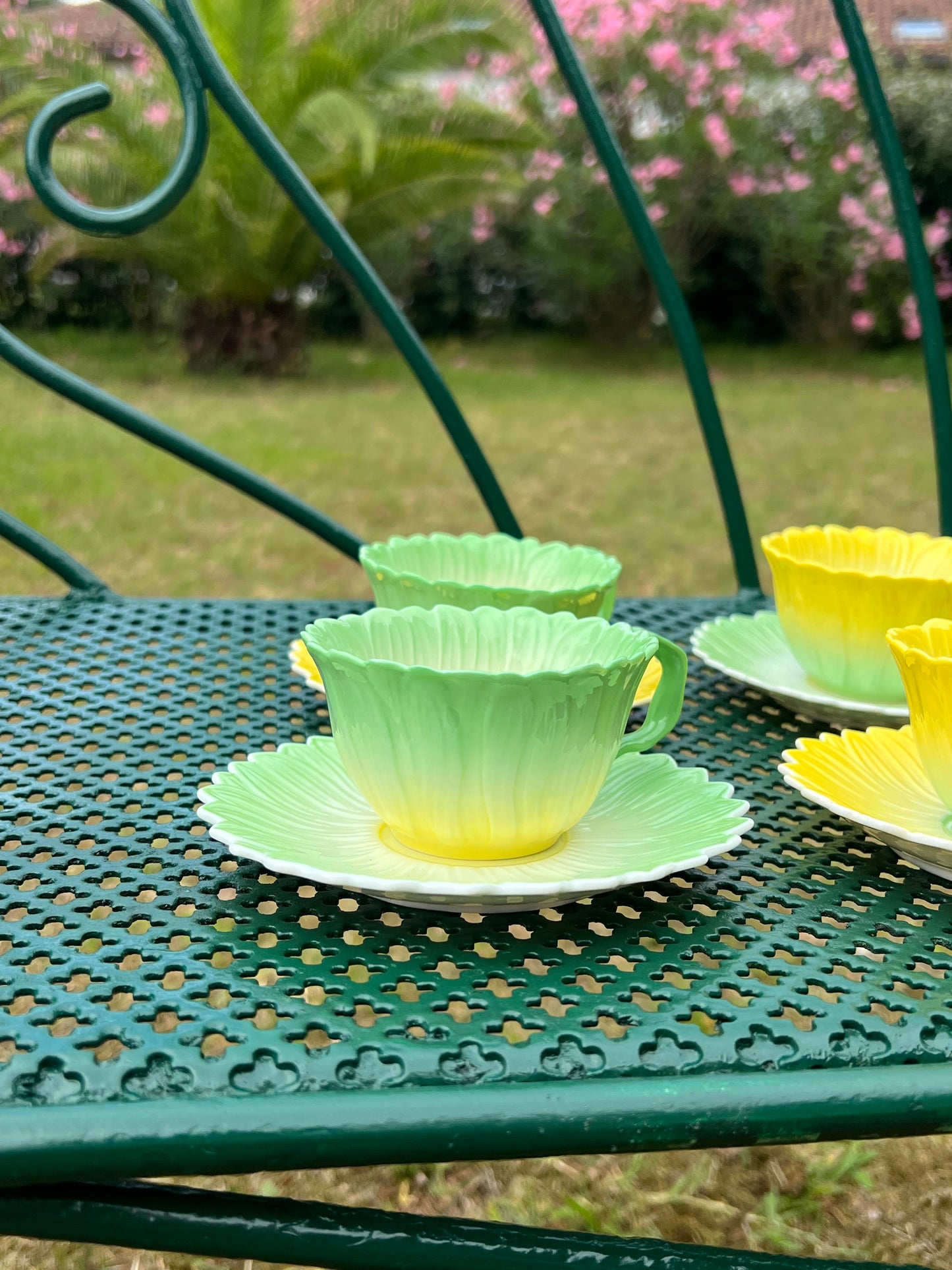 6 tasses et sous-tasses fleurs