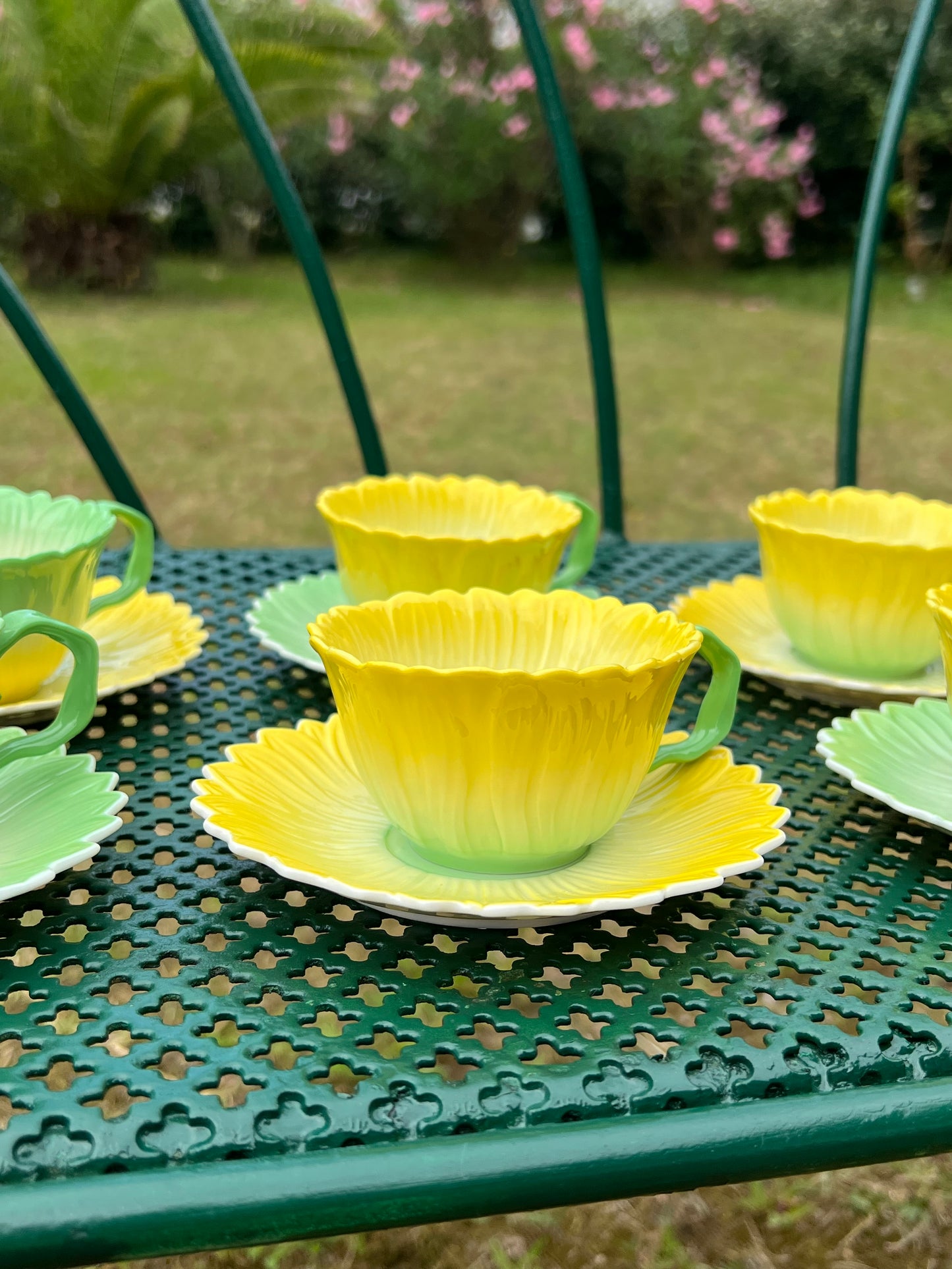 6 tasses et sous-tasses fleurs