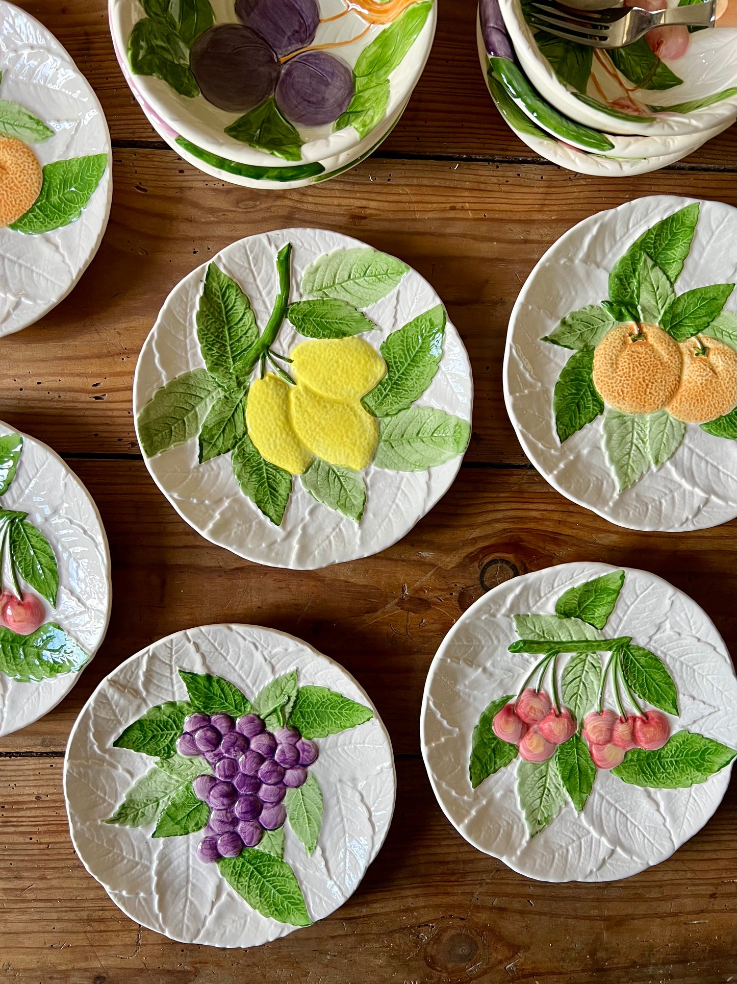 6 assiettes à dessert fruits et 6 coupelles